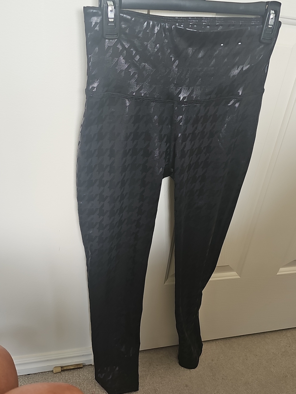 Xersion Black High-Waist Ankle Leggings with Subtle Houndstooth